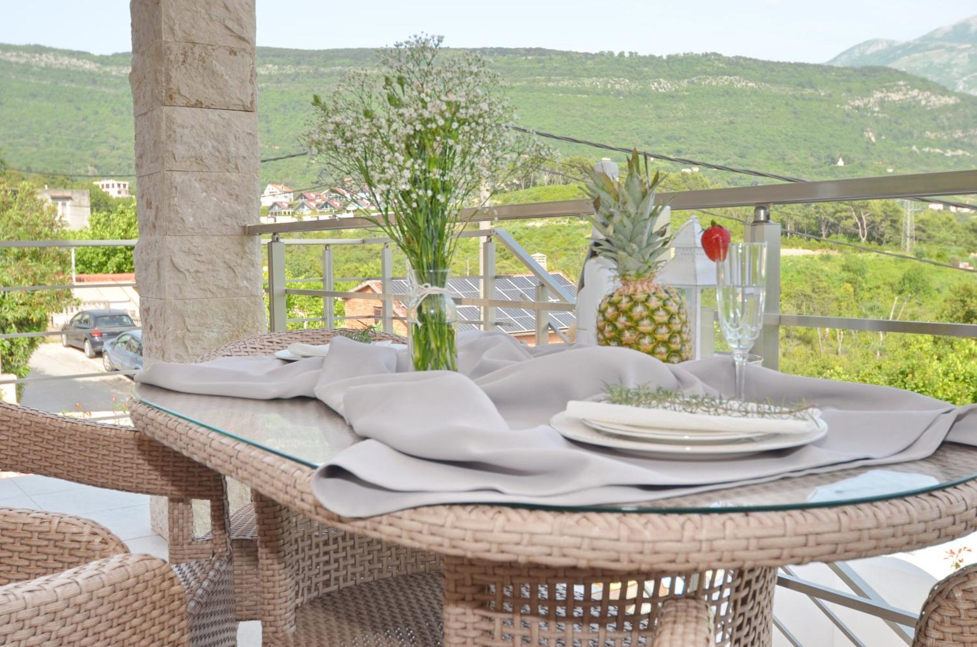 Villa Ilijana Тиват Екстериор снимка