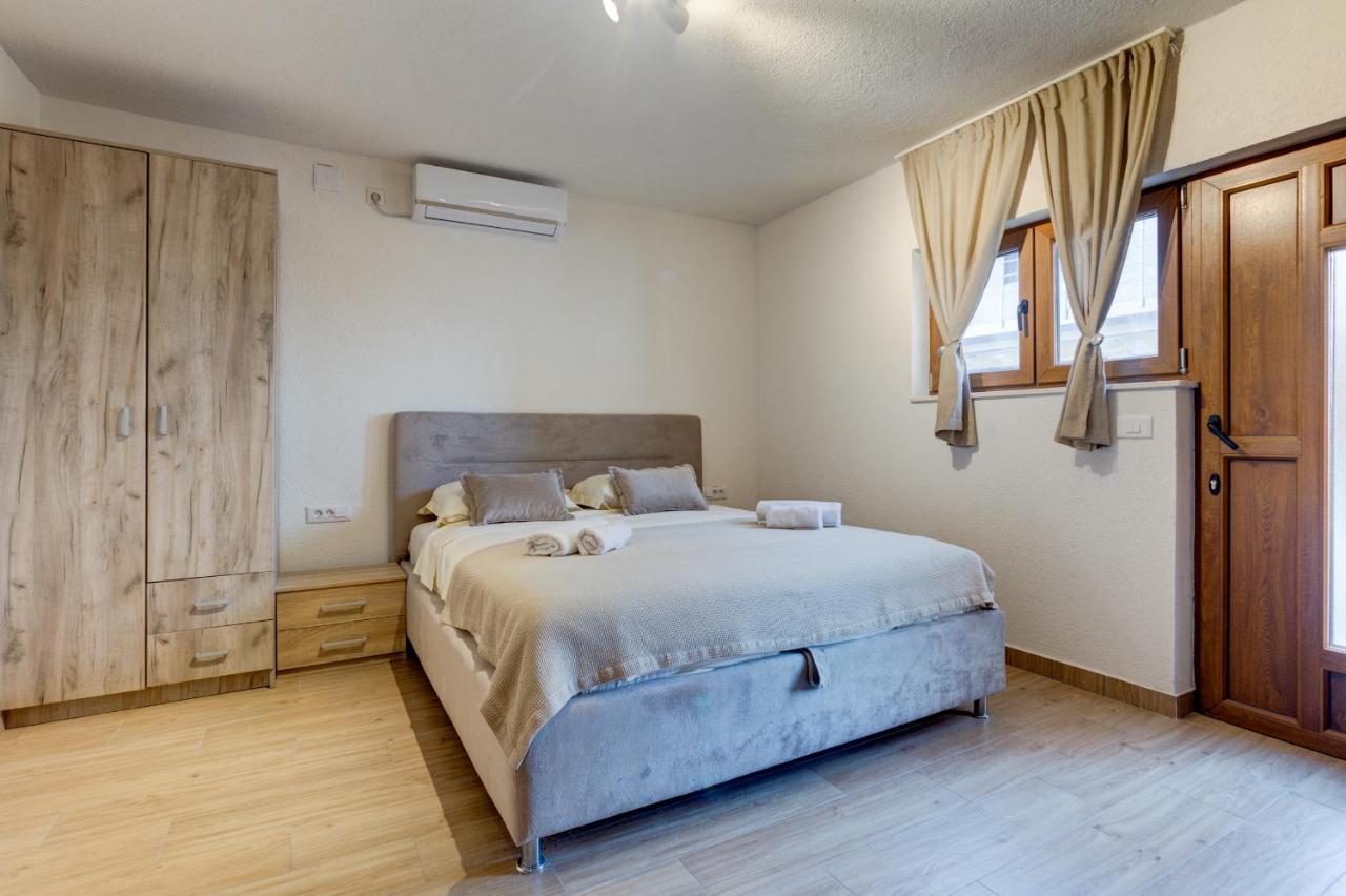 Villa Ilijana Тиват Екстериор снимка